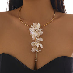 Celine – Floral Clavicle Chain Necklace